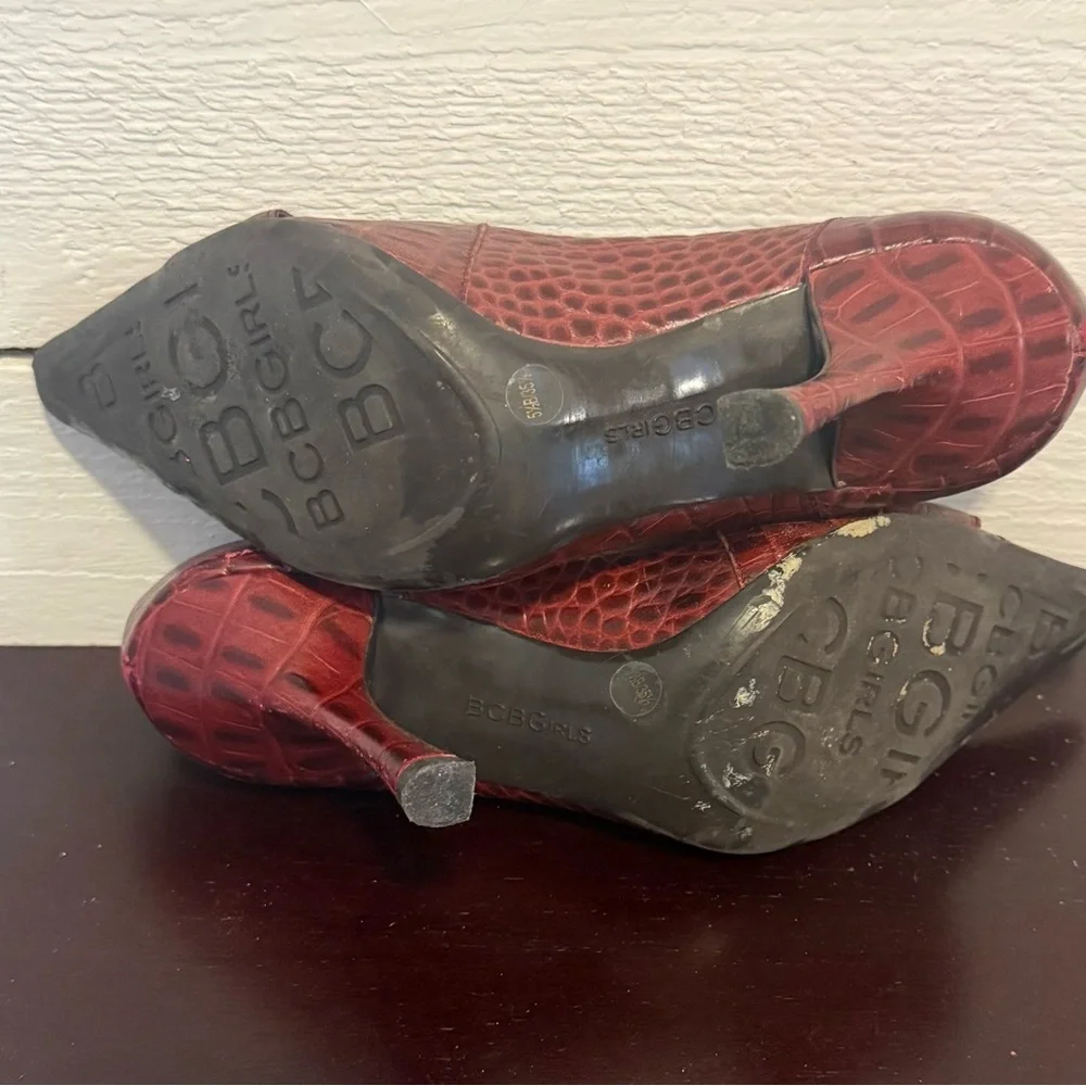 ♥️BCBGirls Embossed Burgundy Heels | Pointed Toe Buckle Pumps | Size 5.5